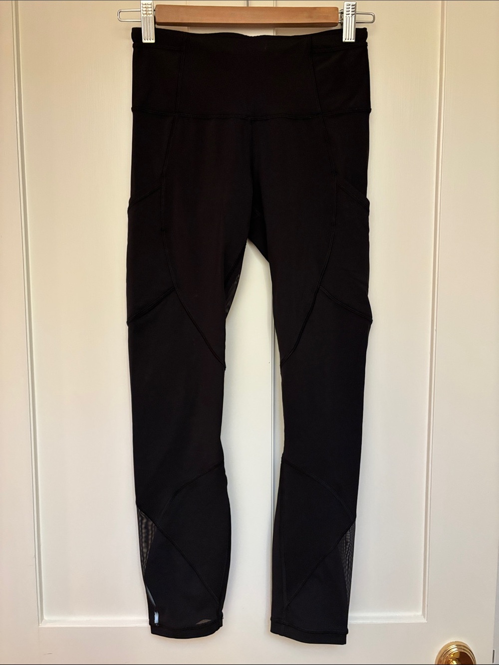 LululemonHigh-Waist Black Active Leggings with Side Pockets